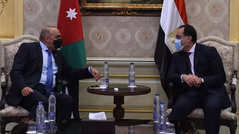 رئيس الوزراء يستقبل نظيره الأردني بمطار القاهرة
