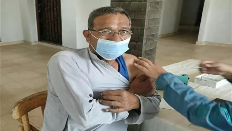مركز شباب طحلة بالقليوبية يفتح أبوابه للأهالي لتلقي لقاح كورونا