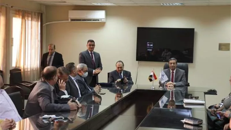 عميد هندسة شبرا يفتتح معملي السلامة المهنية وطاقة المباني
