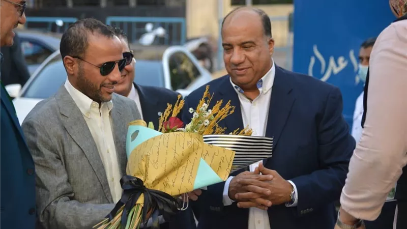 مصيلحي يكرم الغانم و يمنحه درع نادي الاتحاد