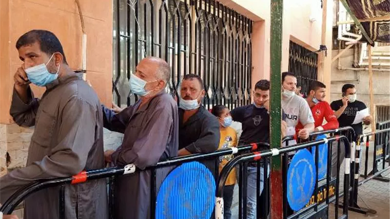 إقبال المواطنين اليوم على مركز تطعيم لقاح كورونا فى الشرقية.. بالصور