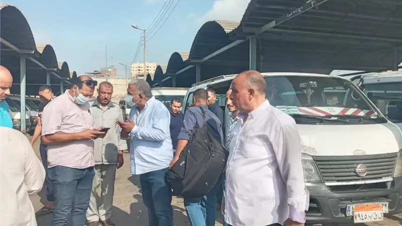 رئيس مدينة دسوق يوفر اتوبيسات جديده للطلاب قبل بدء العام الدراسي