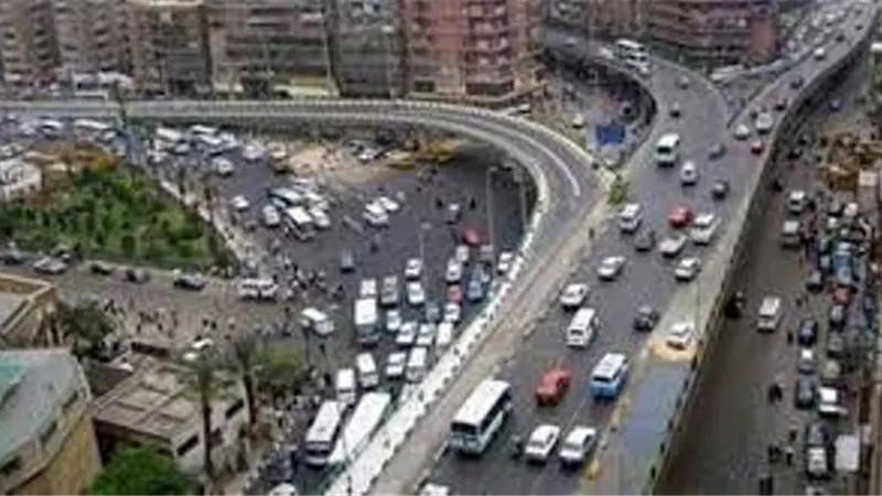 وضع طبقة الإيبوكسي بكوبري الجيزة المعدني وصيانة الفواصل العرضية ل ١٥مايو .. فيديو