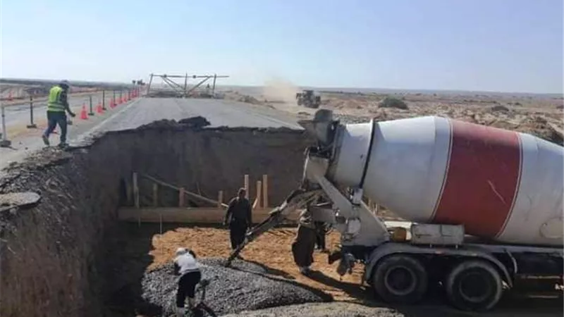 صب الخرسانة للخط الثانى فى الكيلو ٧٤ طريق 