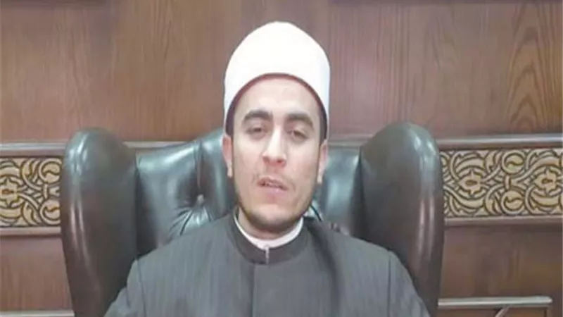 راتب المرأة حقها ولا تستأذن زوجها أو أولادها في التصرف فيه