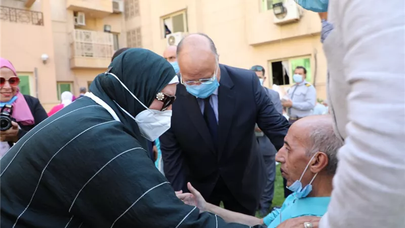 محافظ القاهرة فى زيارة لمجمع الباقيات الصالحات