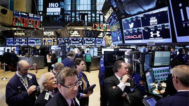 ارتفاع الأسهم الأمريكية بعد تحذير وكالة فيتش بشأن سقف الديون