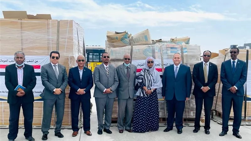 سفير الصومال : وصول منحة مساعدات طبية من الجامعة العربية لمقديشيو