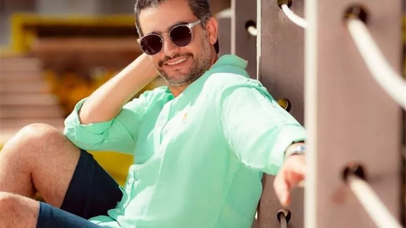 بإطلالة مبهجة .. هانى سلامه يخطف الأنظار