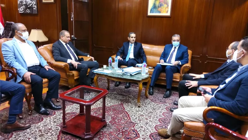 محافظ الغربية يناقش مع صندوق التطوير الحضاري تطوير عدد من المناطق بالمحافظة