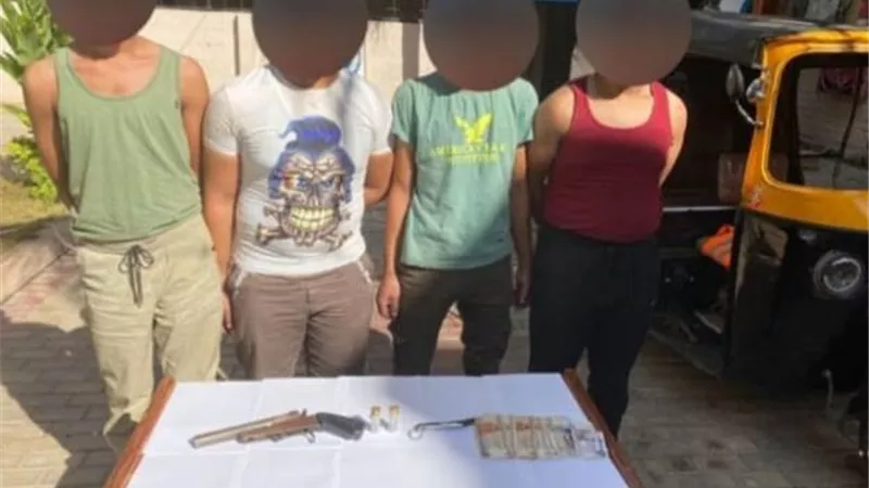أصابوه بجروح وكدمات بالجسم .. الامن ينقذ عامل المحل من السرقة بالإكراه على يد 4 متهمين