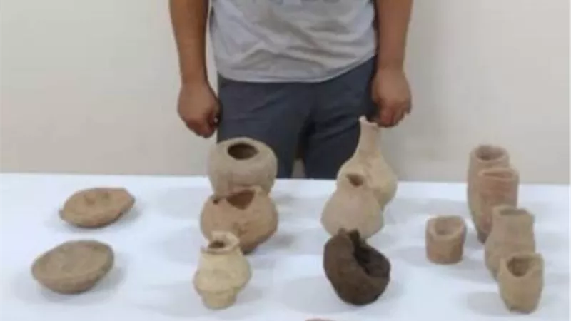 ضبط بحوزته 6 قطع آثرية .. ضبط صاحب محل لتنقيبه عن الأثار بمنزله فى سوهاج