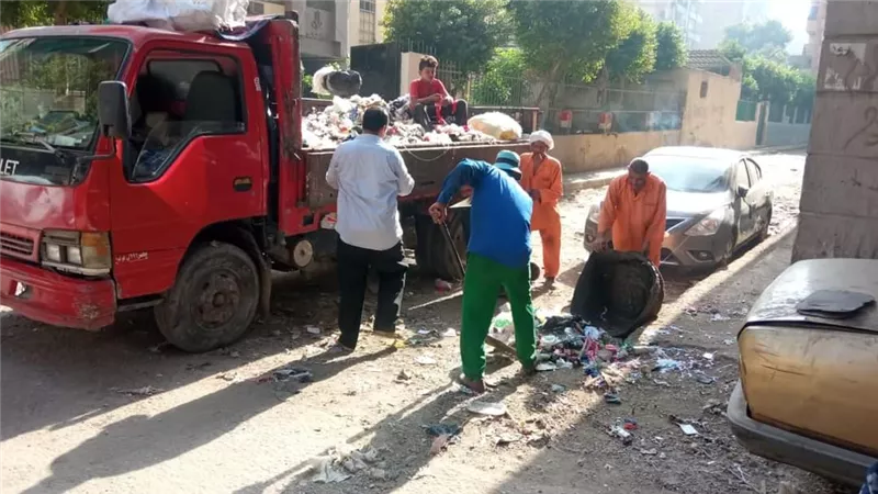 محافظ القاهرة يوجه حى الوايلى بسرعة رفع القمامة لتضرر السكان