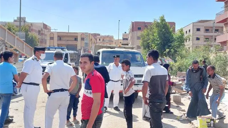 جهاز بدر يصادر 14 توكتوك ويحرر 36 محضر بالتعاون مع قسم شرطة المدينة.. بالصور