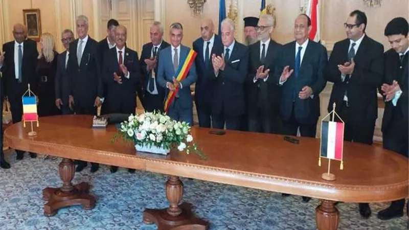 توقيع اتفاقية تآخى بين مدينتى سيناء الرومانية وشرم الشيخ المصرية.. بالصور