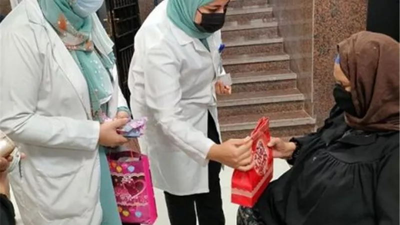 هدايا تذكارية وخدمات صحية احتفالا باليوم العالمي للمسنين في الإسماعيلية ..صور