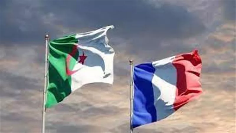 الجزائر تستدعي سفيرها بباريس