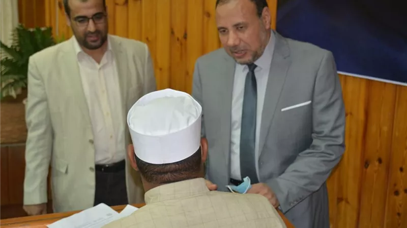نائب رئيس جامعة الأزهر للوجه القبلي يتفقد لجان امتحانات الدراسات العليا بأسيو ط