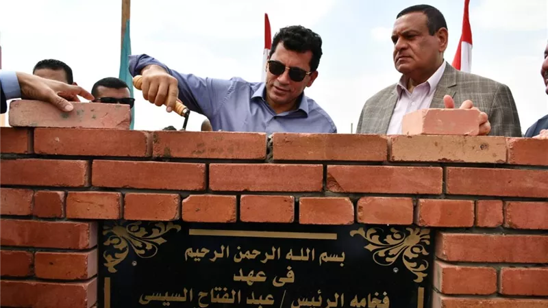 وزير الرياضة ومحافظ البحيرة يضعان حجر أساس إنشاء عدة مشروعات استثمارية بنادي وادي النطرون