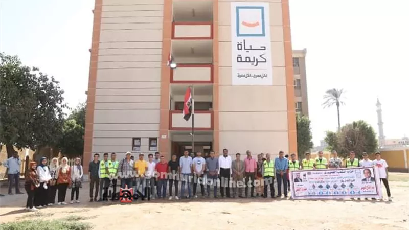 35 شاب وفتاة يتفقدون مشروعات 