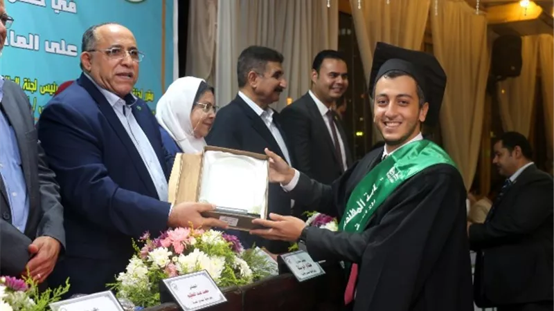 «مهندسي القاهرة» تكرم حملة الماجستير والدكتوراة والخريجين الجدد.. وأبوسنة: مستقبل مصر وبناة الجمهورية الجديدة