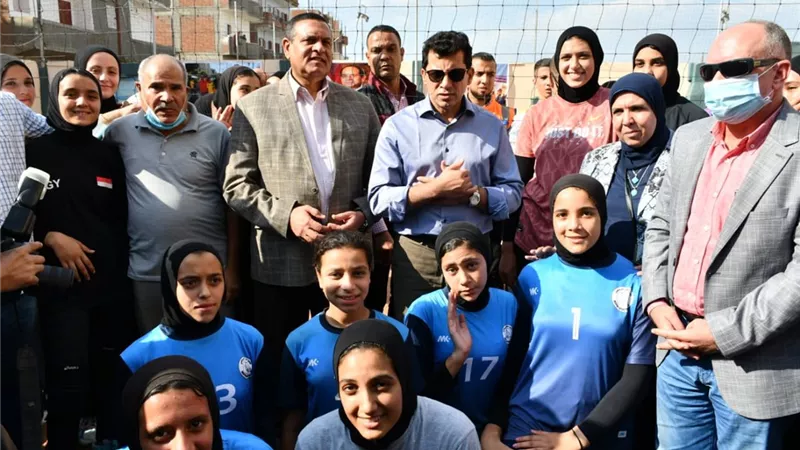 وزير الرياضة يفتتح حمام سباحة بمركز شباب كوم حمادة ويتفقد مركز بيبان