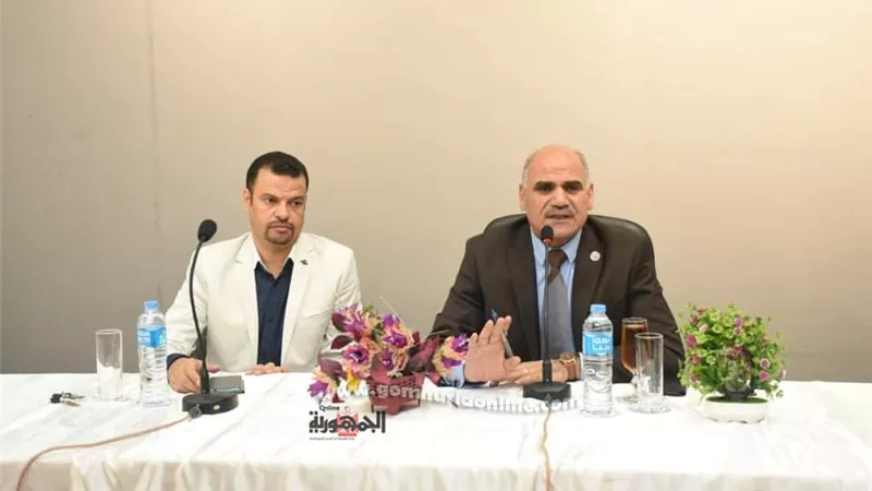 رئيس جامعة الأقصر يبحث سبل تفعيل تحويل الكتاب الورقي إلى الكتروني مع أعضاء هيئة التدريس