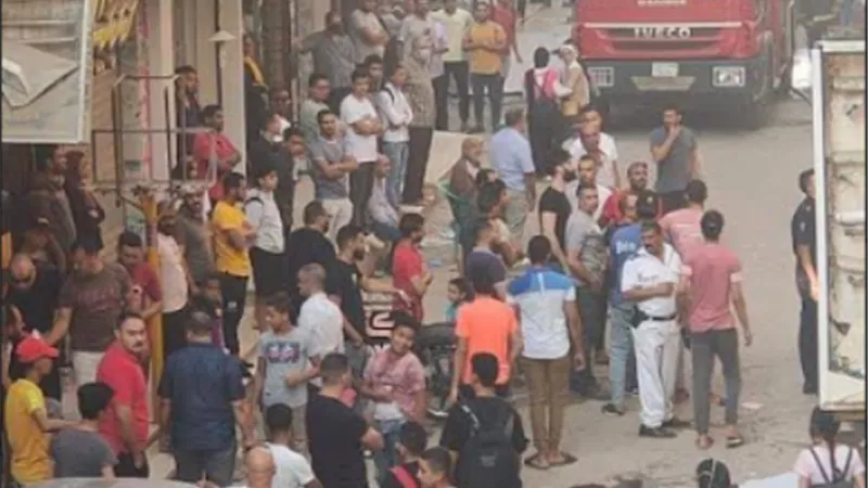 حريق هائل يلتهم معرضا للشنط المدرسية بالسويس