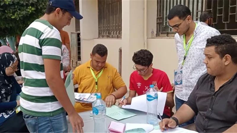 تكنولوجيا وتنمية الزقازيق تستقبل أوراق الطلاب الجدد المقبولين بالكلية.. بالصور
