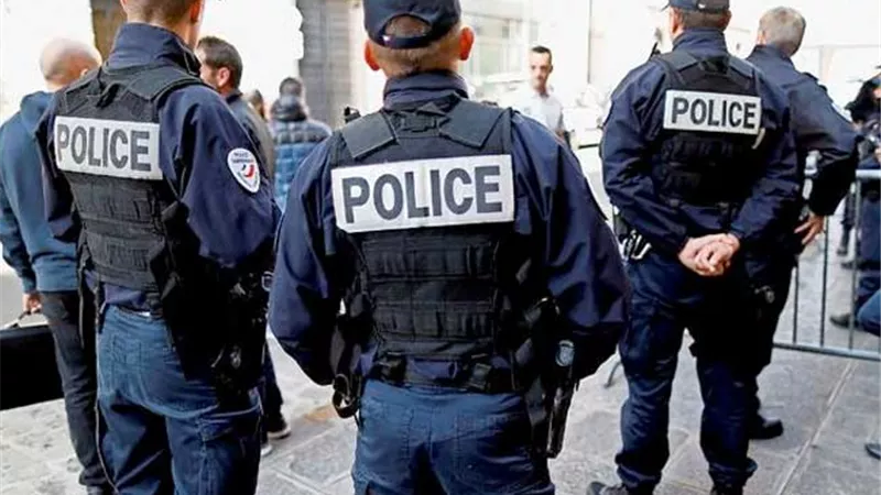 الشرطة الفرنسية تعتقل طالبا خطط لارتكاب جريمة قتل جماعي في مسجد