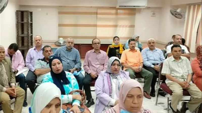 تطبيق التباعد الاجتماعى وحظر استخدام اى عقاب بدنى فى اجتماع إدارة بولاق الدكرور التعليمية بالجيزه بالصور
