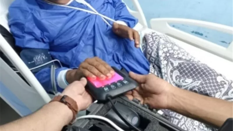 استخراج بطاقة الرقم القومى ل 7 حالات إنسانية بمحال إقامتهم .. مأموريات إنسانية للأحوال المدنية.. صور