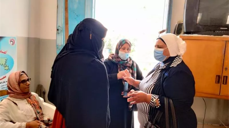 حملة تثقيف صحي عن تطعيم كورونا بمركز شباب مطروح