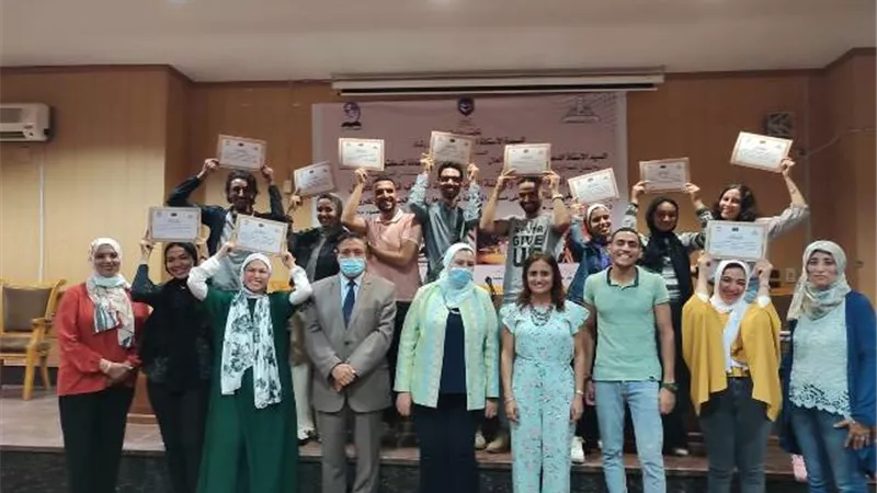 ألسن عين شمس تحتفل بتكريم فريق الكورال الحاصل على المركز الأول ..صور