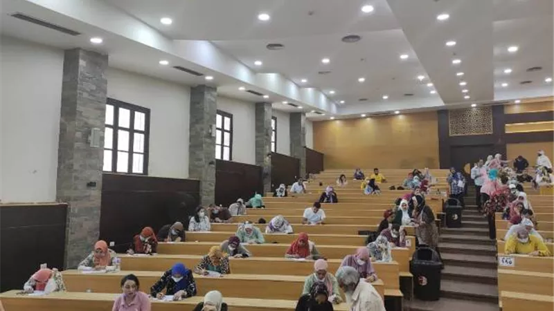 بدء إمتحانات القبول ببرامج الدراسات العليا في تجارة عين شمس..صور