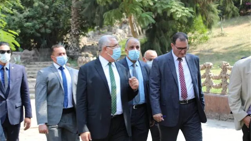 وزير الزراعة يتفقد حديقة الأسماك ويوجه بتطويرها والحفاظ على طابعها الأثري ..صور