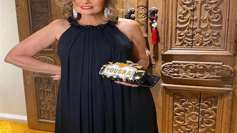 شاهد .. شنطة يسرا تثير إعجاب متابعيها