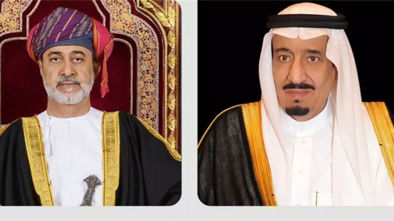 خادم الحرمين الشريفين يجري اتصالاً هاتفياً بسلطان عُمان