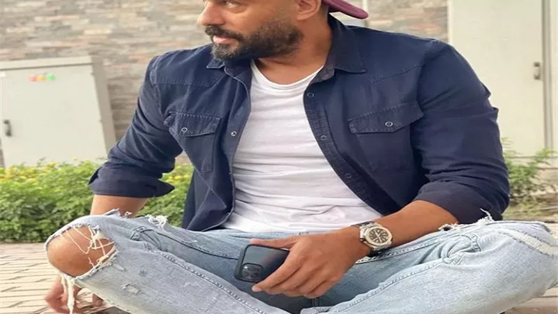 شاهد .. أحمد صلاح حسنى يخطف الأنظار بإطلالة جديدة عبر إنستجرام