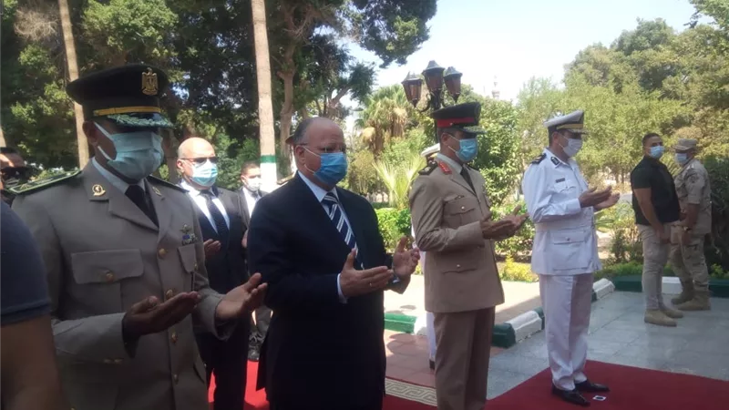 الفاتحة وإكليلًا من الزهور على مقابر شهداء الخفير