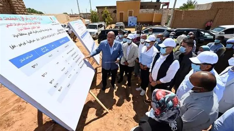 وزير الإسكان ومحافظ أسوان يتفقدان مشروعات المبادرة الرئاسية 