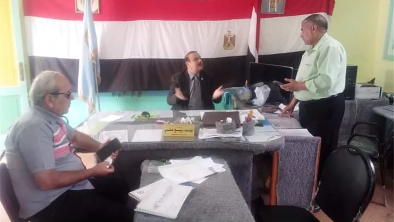 تحويل مدير مدرسة طه ساطور بمطروح وشئون الطلاب بها وعدد من العاملين ببعض المدارس للتحقيق لعدم الانضباط الوظيفي