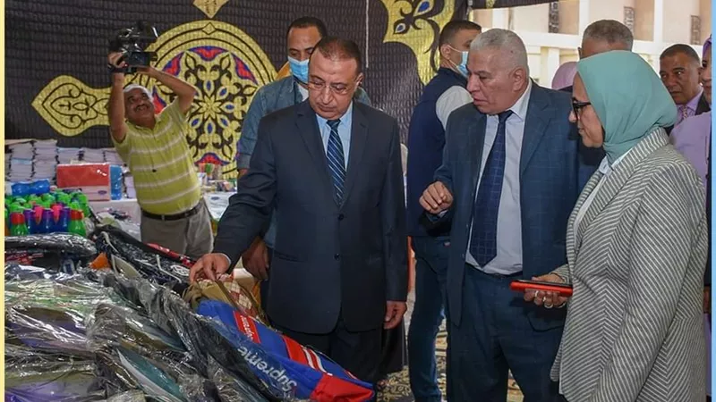 افتتاح معرض سفراء الخير باداره شرق التعليميه بالاسكندريه لتوفير المسلزمات المدرسيه للطلاب الغير قادرين