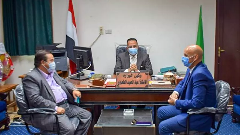 وكيل وزارة الصحة يتابع فرق تطعيم المواطنين بلقاح كورونا بالزقازيق والقنايات