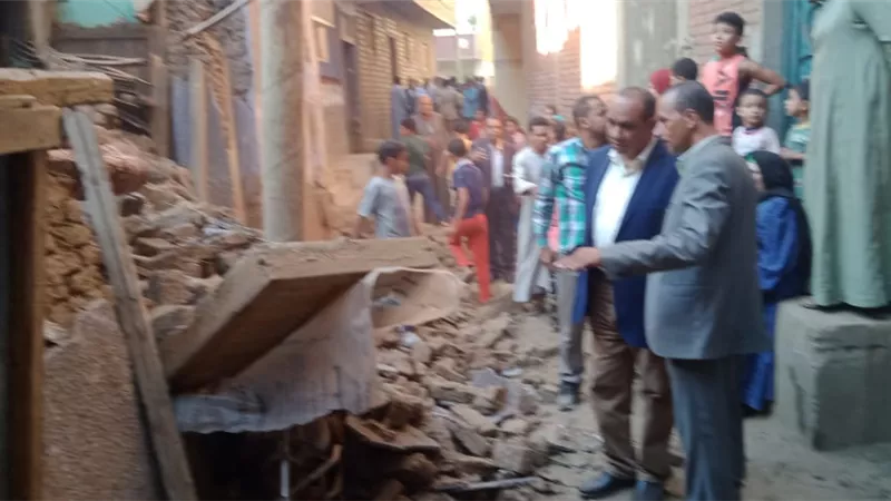 سقوط أجزاء من منزل قديم بقرية الشقر بالفشن