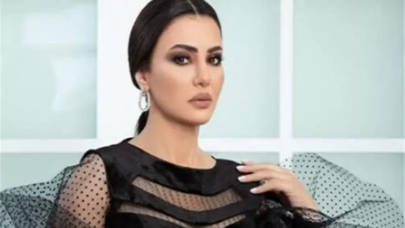 صراع دينا فؤاد وميرنا نور الدين يشعل الفيس بوك.. صور
