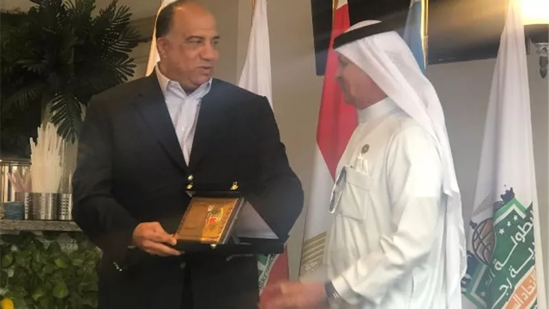 رئيس الاتحاد العربي للسلة يكرم محمد مصيلحي