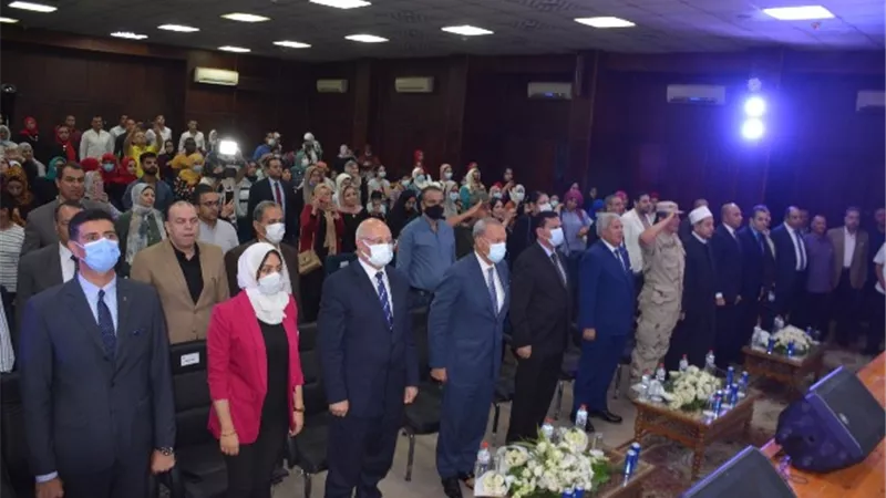 المحافظ والقيادات التنفيذية والشعبية يشهدون احتفالات اكتوبر بمدرسة الشبان المسلمين ببنها