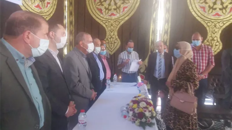 محافظ كفرالشيخ يوزع وحدات سكنية على المستحقين بمناسبة احتفالات أكتوبر