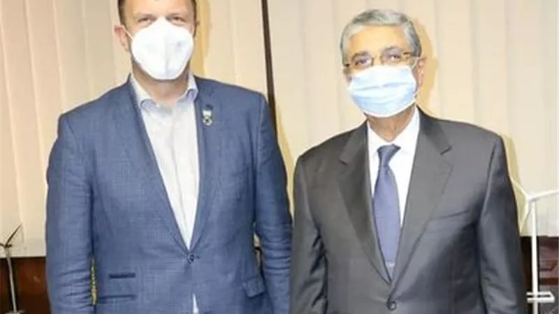 وزير الكهرباء يستقبل بطل العمل المناخى البريطانى فى أول زيارة له فى مصر